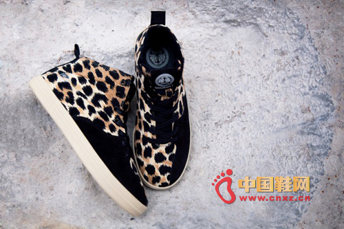 拼接豹紋鞋款