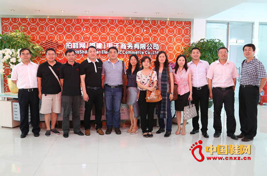 汪建聰董事長與廈大EMBA兄弟學員合影