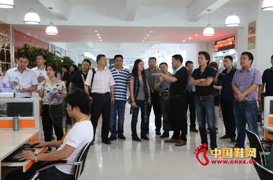 集團董事長汪建聰與廈大EMBA學員親切交流