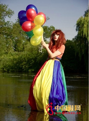 彩虹長(zhǎng)裙