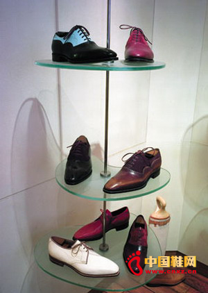 巴西鞋履品牌PICCADILLY推出了2012年新款鞋履