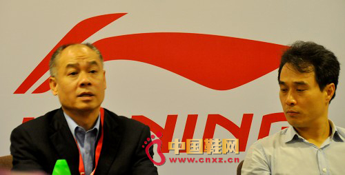 執(zhí)行主席李寧(左)、執(zhí)行副主席金珍君