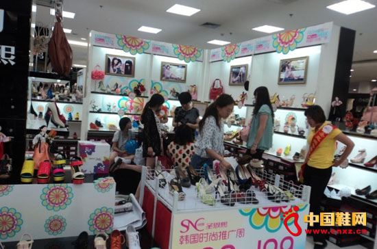 山東文登圣恩熙女鞋大型促銷火爆售賣2