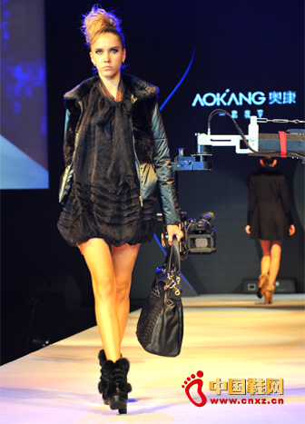 奧康首舉“2012冬季舒尚”新品發布1