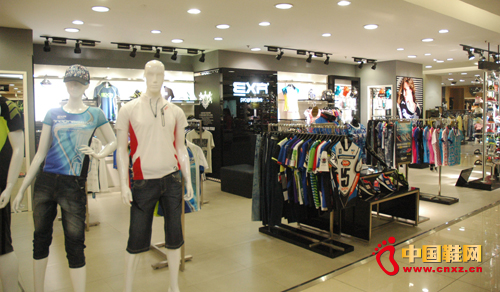 游走于運動與休閑風格間的運動品牌