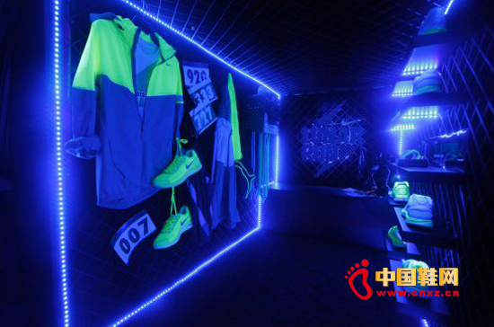 Nike+助跑加油站內配備了耐克最新的跑步裝備