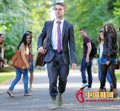 瑞士公司研制出能當鞋穿的襪子2