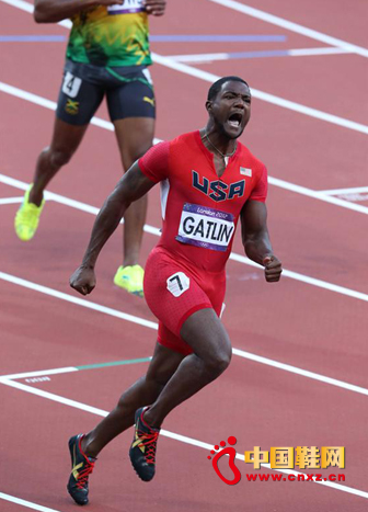 加特林穿著“特步戰靴”勇奪倫敦奧運獎牌