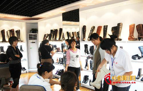 鞋企訂貨會暗藏風(fēng)險 易被渠道商“綁架”