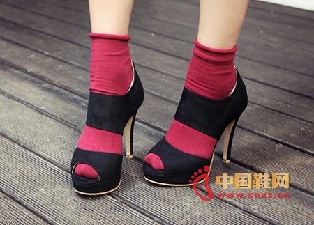 很百搭的魚嘴高跟鞋,柔軟高檔的絨面革材質