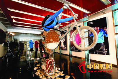 李寧關閉香港分店 海外市場業務擱淺