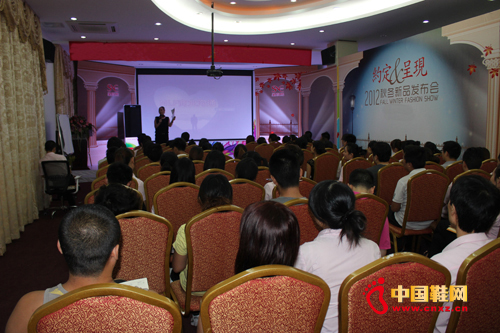 品牌鞋業(yè)折扣加盟連鎖機(jī)構(gòu)歐維思培訓(xùn)中