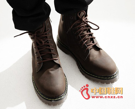 簡單系帶設(shè)計的騎士靴,基本款,適合各種風(fēng)格