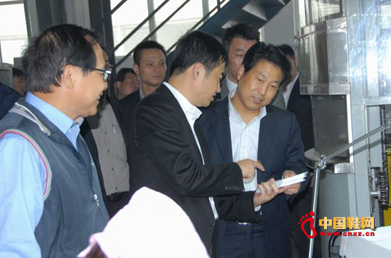 安踏集團(tuán)總裁丁世忠一行參觀考察睢縣