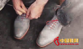 穿上GPS鞋步行不迷路