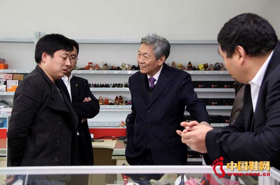 Ї|f־WR⠖_չv 2