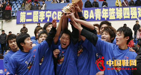 李寧20億元買斷CBA裝備贊助權(quán)背后