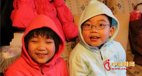 探路者發起傳遞正能量 溫暖腦癱兒童公益活動